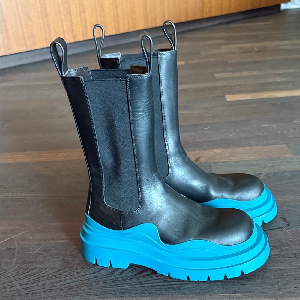 Bottega Veneta Black and Blue Heeled Boots